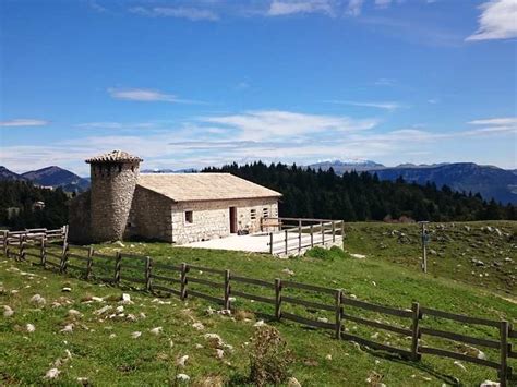 baita dei santi prada|Rifugio Fiori del Baldo .